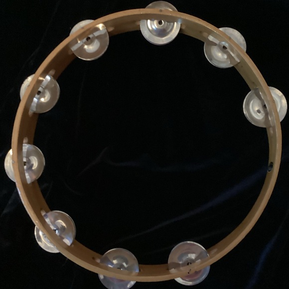 COPY - KENNY ROGERS AUTOGRAPHED Wood and Metal Tambourine from Circa 1980’s - Picture 4 of 5